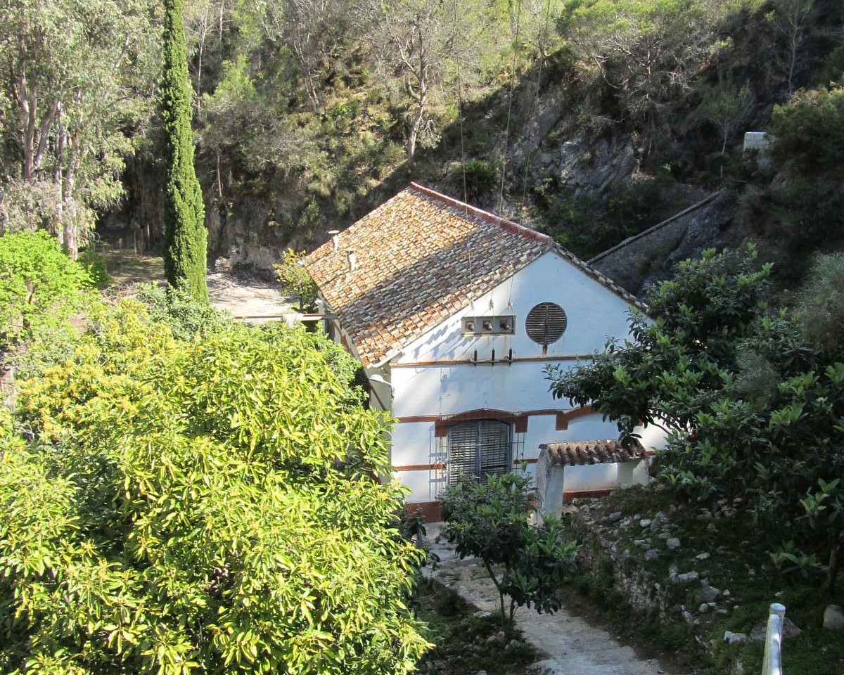 Vista de la central de Chíllar (Fuente: wikiloc, rutas de senderismo por el río Chílllar)